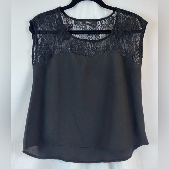 Forever 21 Tops - Black‎ Lace Sleeveless Blouse